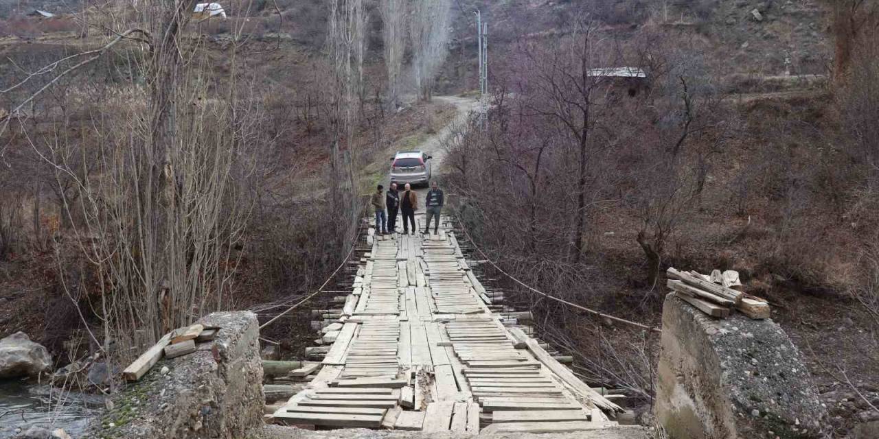 Hacı Mahallesi Sakinleri 3 Çocuğun Düşerek Öldüğü Tahta Köprü İçin Çözüm Bekliyor