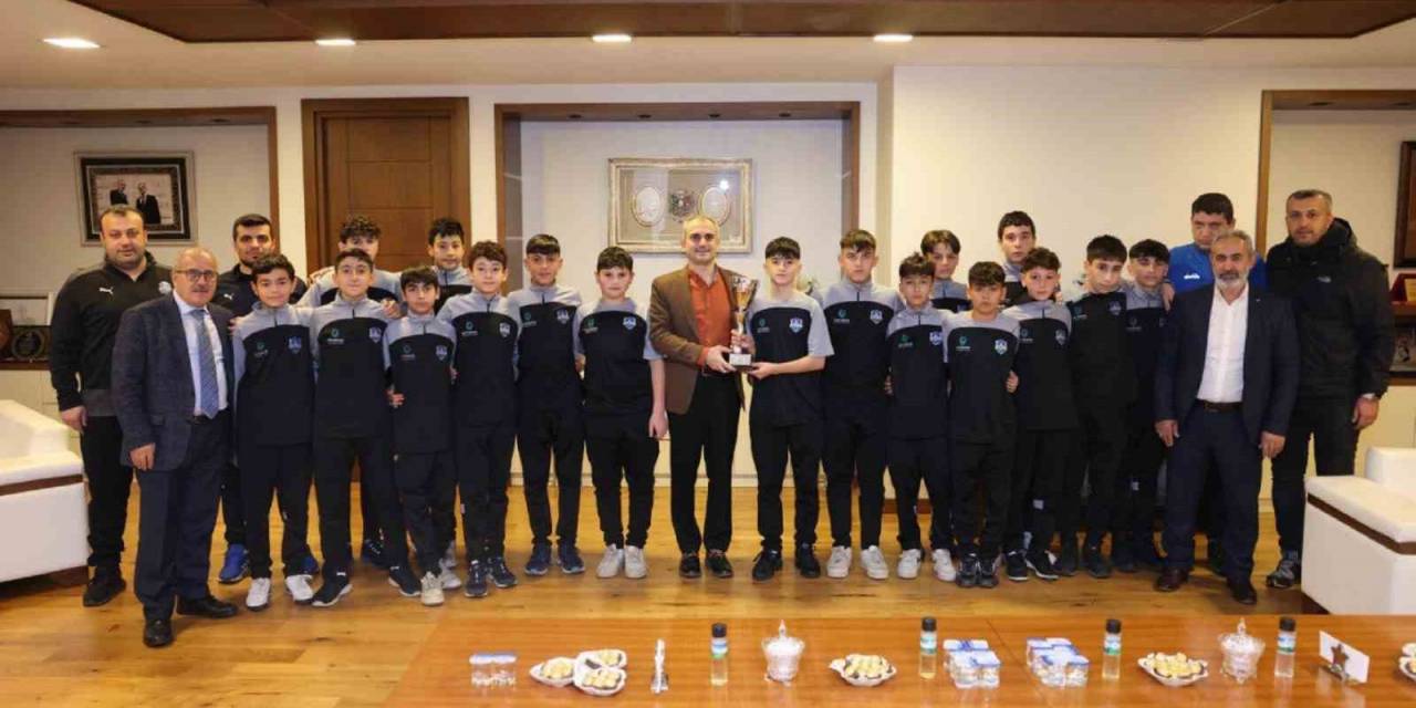 18 Maça Çıktılar, 47 Puanla Şampiyon Oldular