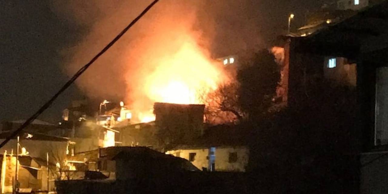 Bursa’da Alev Alev Yanan Ev Küle Döndü