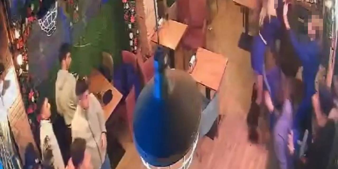 Erkekler Durdu, Kadınlar Kavgaya Tutuştu