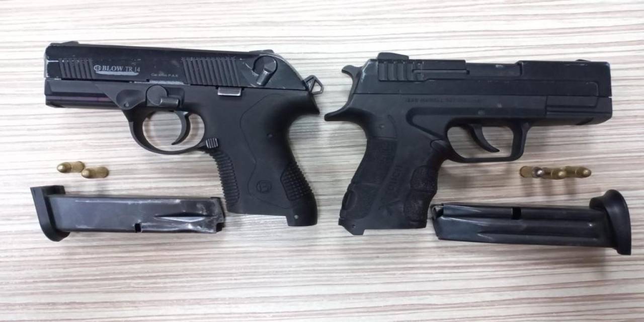 Şüphe Üzerine Aranan Şahıslardan Ruhsatsız Tabanca Ve Uyuşturucu Madde Çıktı