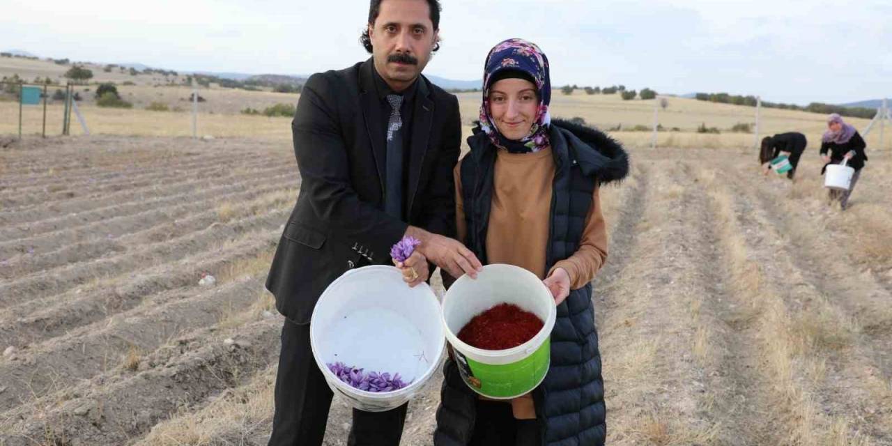 Genç Çiftçi Adayına Altın Dokunuş