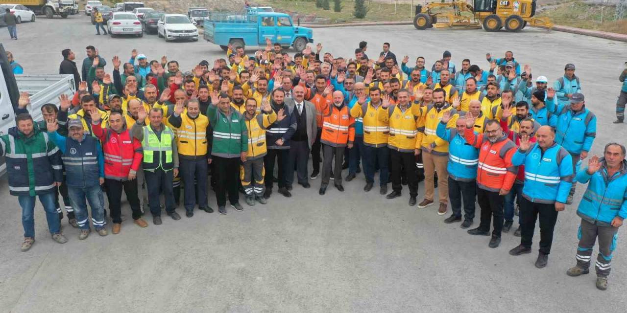 Başkan Çolakbayrakdar, “Yeter Ki Bereket Yağsın, Kar Temizlemeye Hazırız”