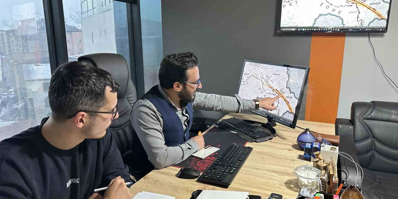 Mimar Ve İnşaat Mühendisleri Yüksekova’da Deprem Konusunda Alınması Gereken Önlemleri Anlattı