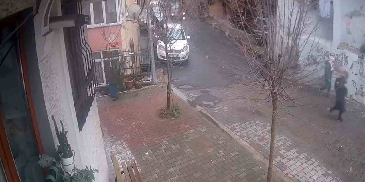 İstanbul’da Faciadan Dönülen Anlar Kamerada: Balkon Bir Anda Çöktü, Vatandaşlar Dakikalarla Kurtuldu