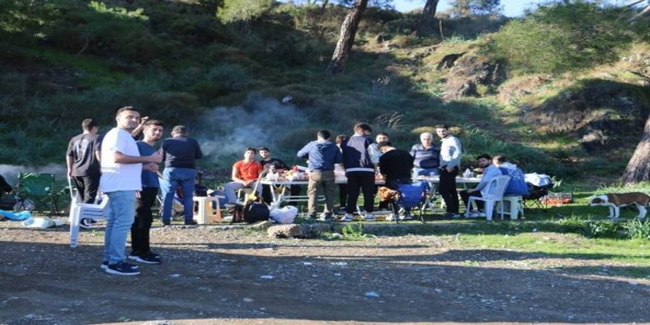 Fethiye’de Öğrenciler Piknikte Buluştu