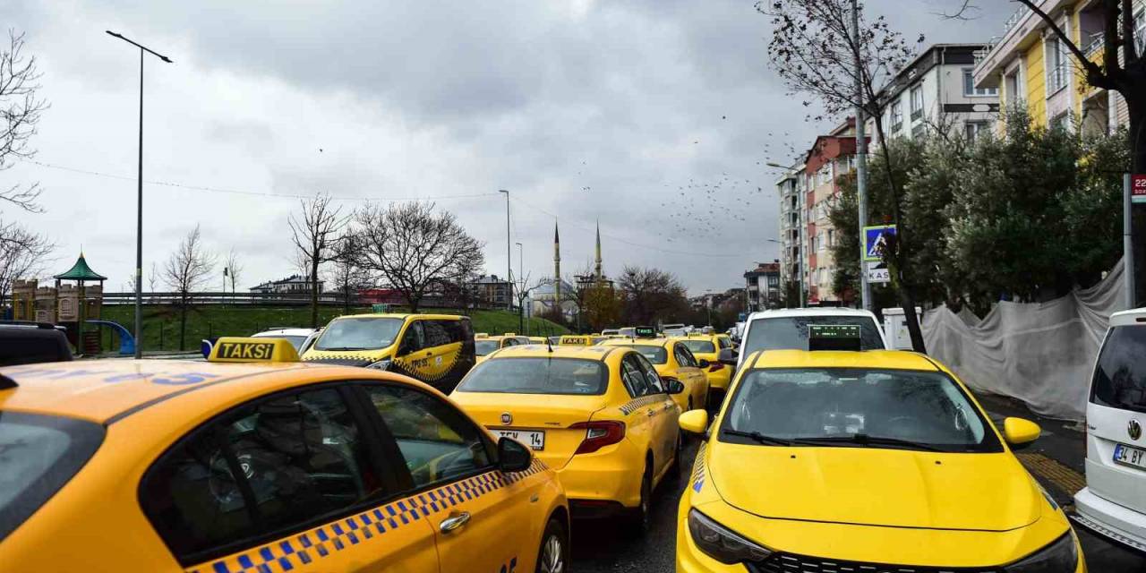 İstanbul’daki Taksiciler Taksimetrelerini Güncellemeye Başladı