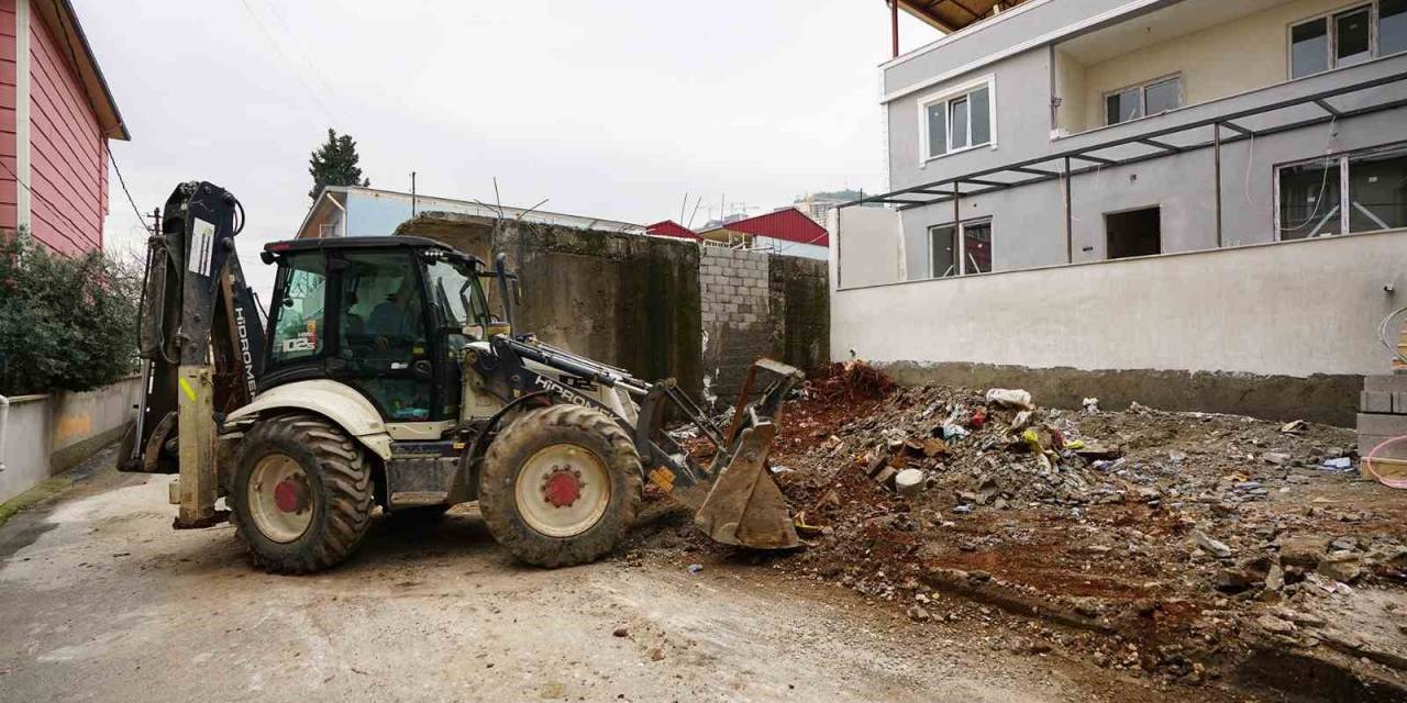 Kahramanmaraş’ta Mahalleler İnşaat Atıklarından Temizleniyor