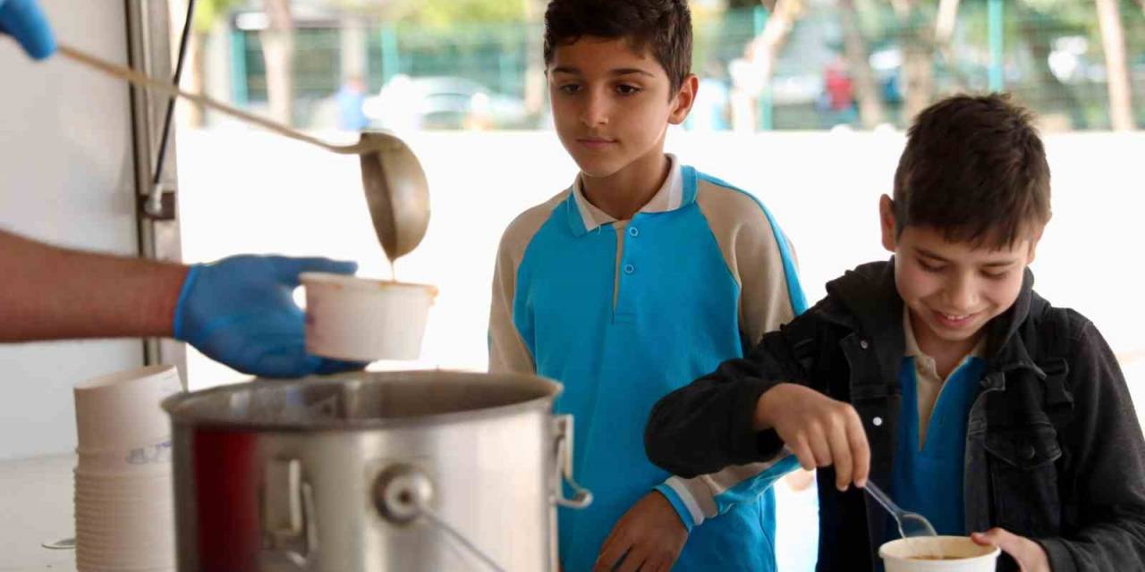 Didim Belediyesi Soğuk Günlerde Öğrencilerin İçini Isıttı