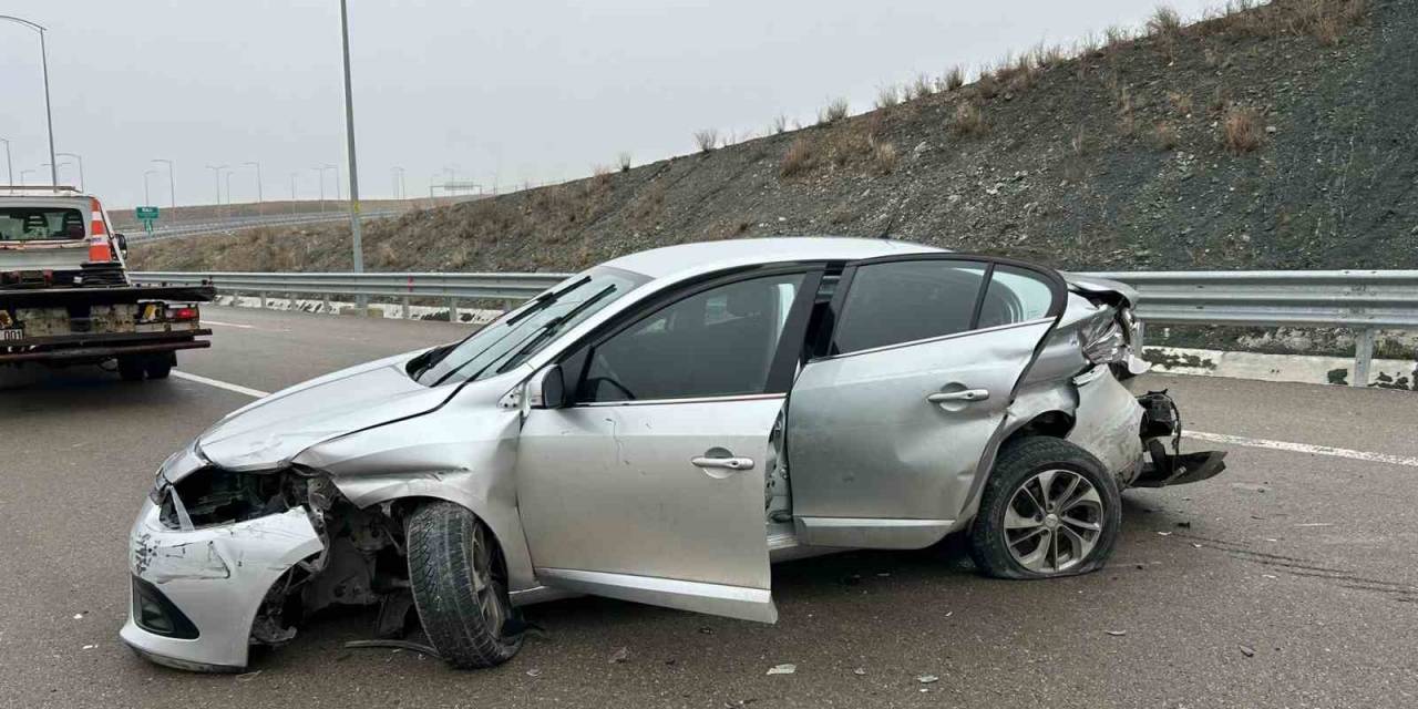 Konya’da Bariyere Çarpan Otomobilin Sürücüsü Ağır Yaralandı