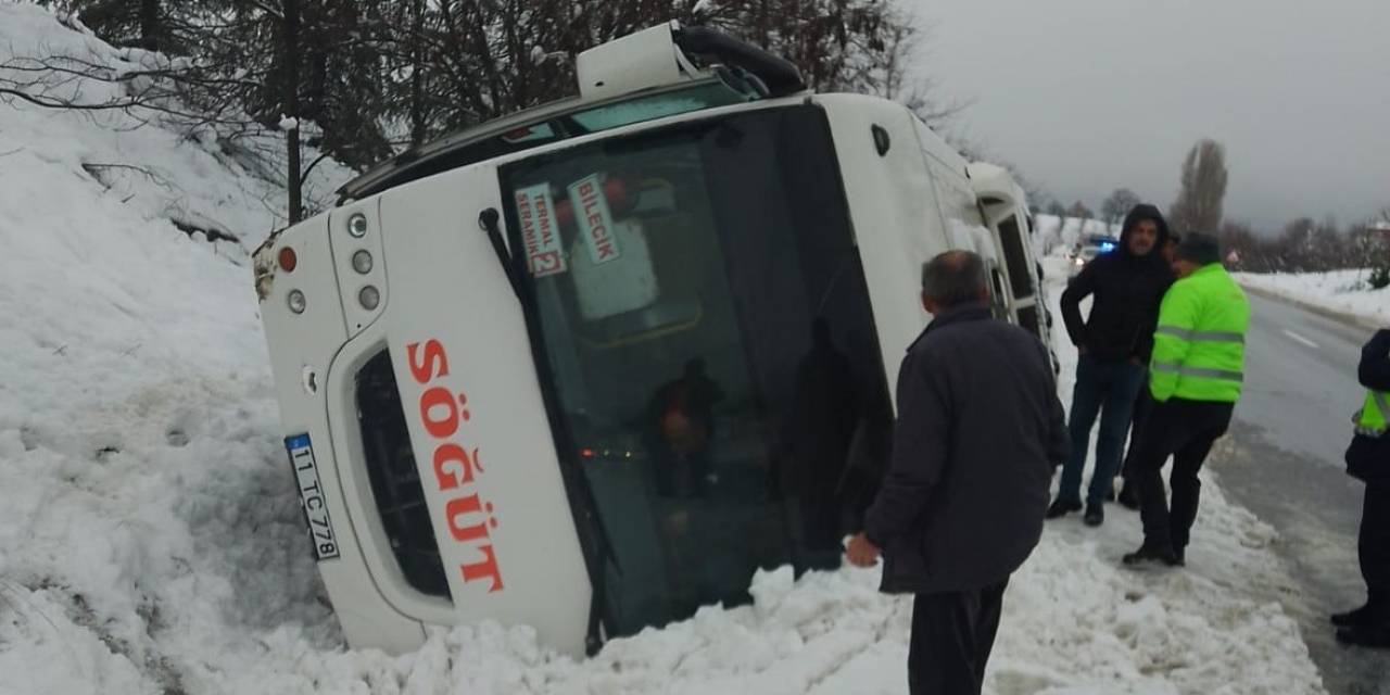 Bilecik’te İşçi Servisi Devrildi, 1 Kişi Yaralandı