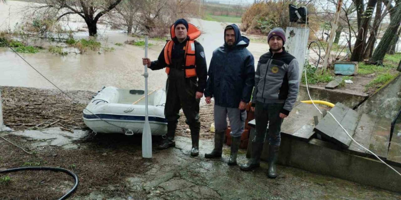 Mahsur Kalanların Yardımına İtfaiye Ekipleri Koştu