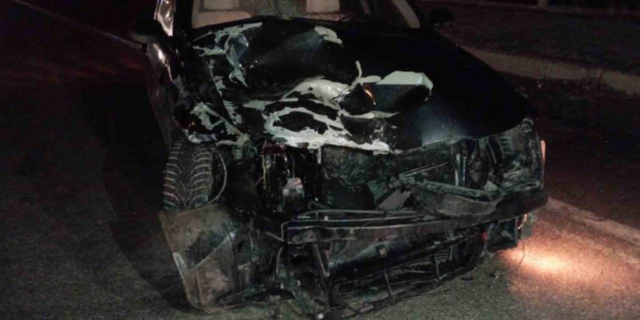 Tokat’ta Kafa Kafaya Çarpışan Araçlar Hurdaya Döndü: 5 Yaralı