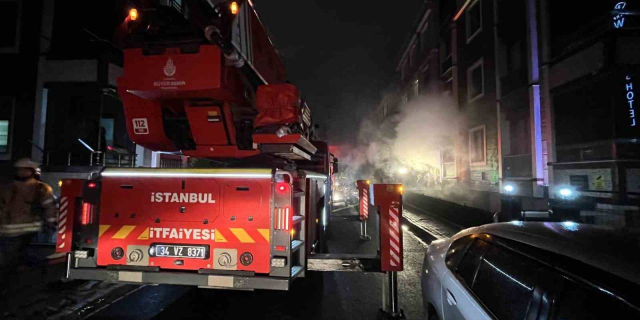 Avcılar’da Akü İmalathanesi Alev Alev Yandı: 1 Yaralı