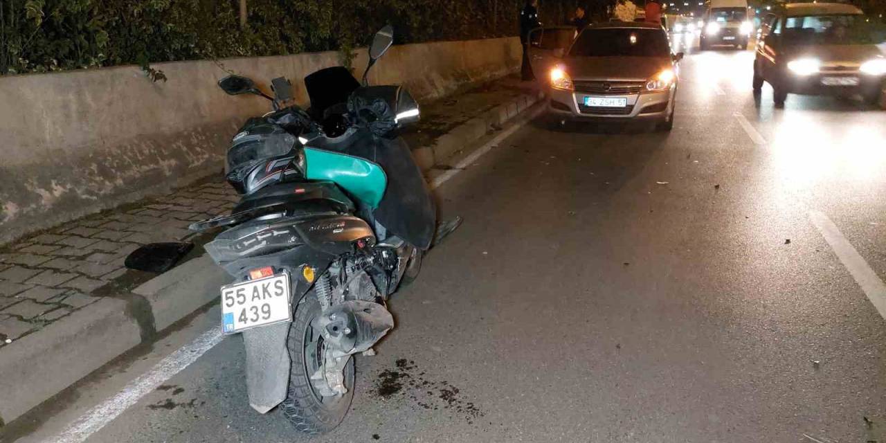 Motosiklet Park Halindeki Otomobile Çarptı: 1 Yaralı