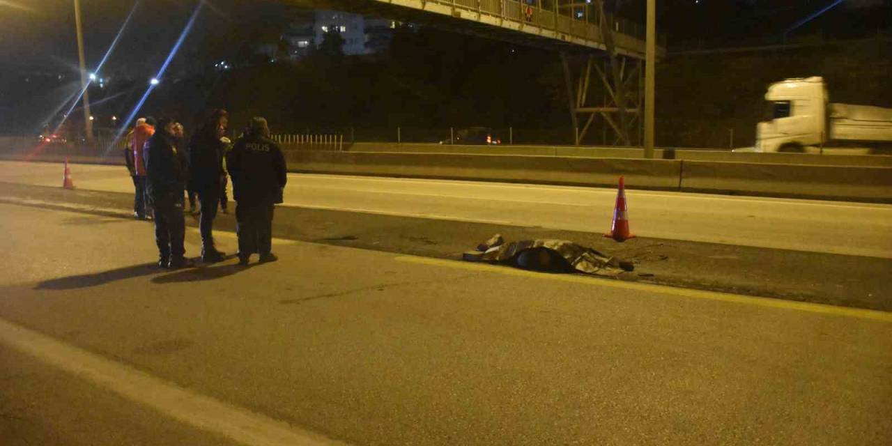 Adana’da Otoyolda Tırın Çarptığı Kadın Öldü
