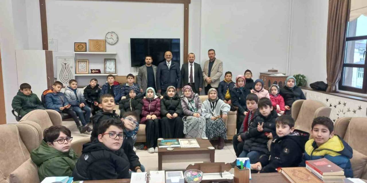 Simav’da Cami Öğrencileri Harçlıklarını Filistin’e Gönderdi