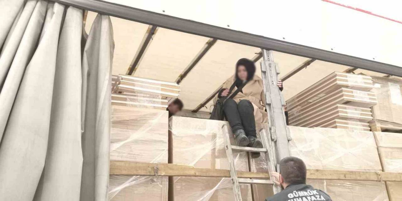 İpsala Gümrük Kapısı’nda 8 Düzensiz Göçmen Yakalandı