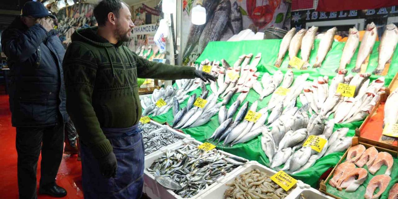 Marmara’da Başlayan Kar Yağışı Ve Fırtına Balık Fiyatlarına Yükseliş Olarak Yansıdı