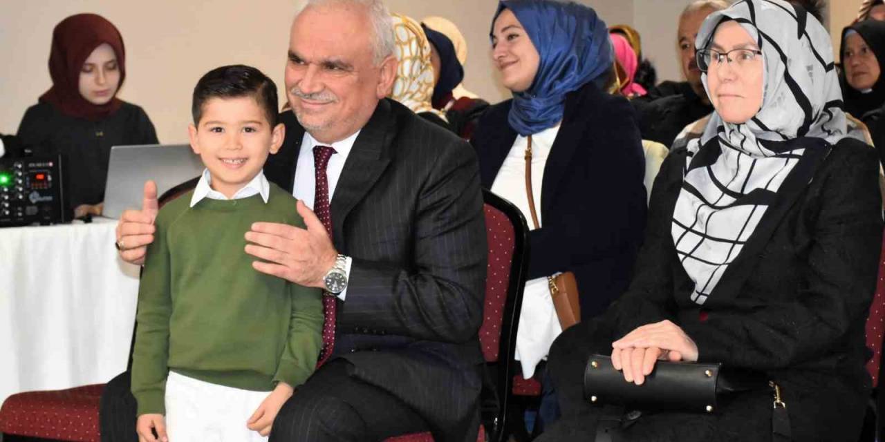 Minikler İçin Kur’an-ı Kerim’e Geçme Merasimi Düzenlendi