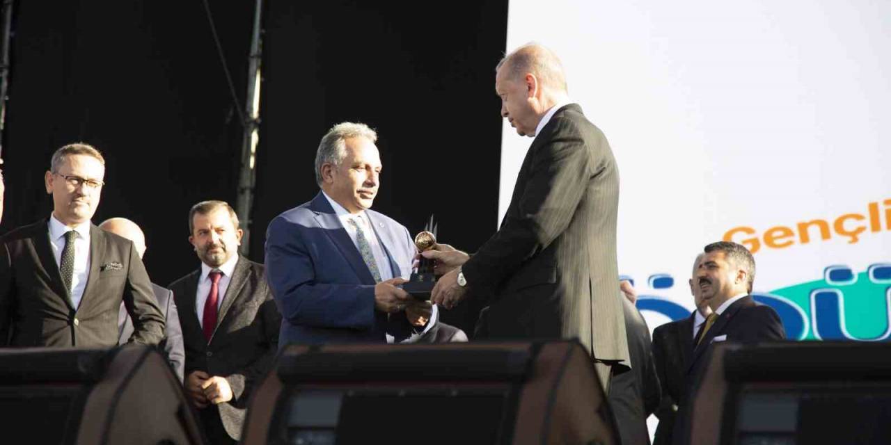 Başkan Yalçın’a 5 Yılda 10 Ödül