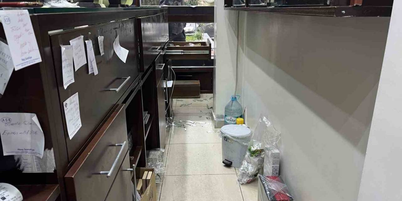 Beylikdüzü’nde 4 Dakika İçinde Yaklaşık 1 Buçuk Kilo Altını Çaldılar