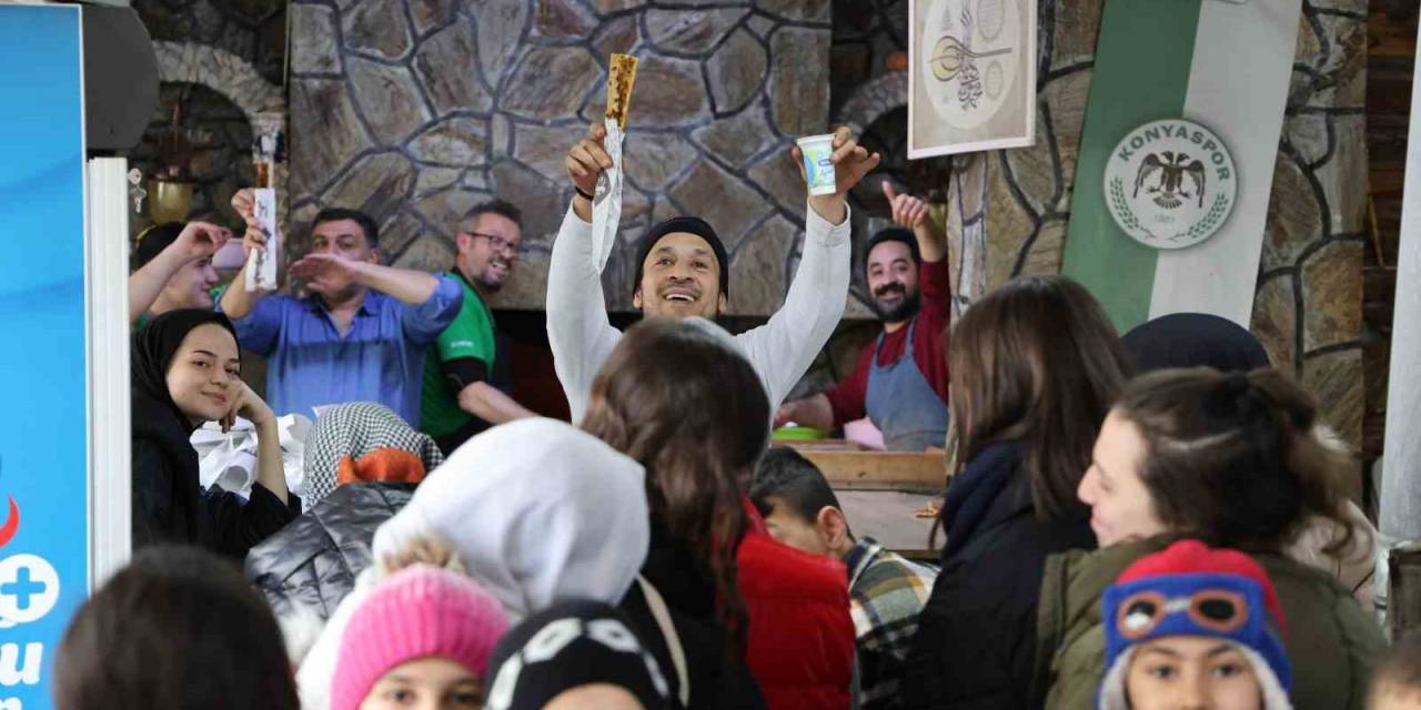 "Şivlilik" Diye Gelen Çocuklara Etliekmek İkram Ettiler