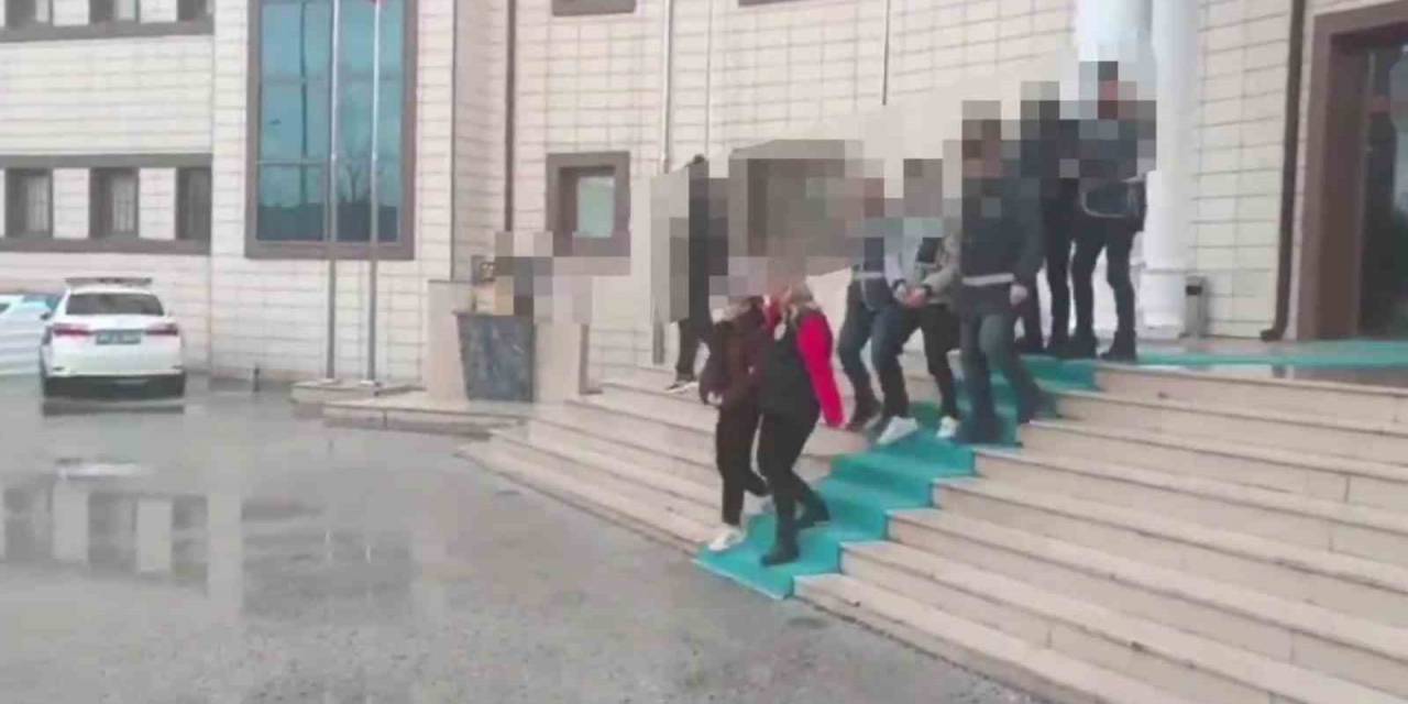İşletmeye Gelenlerin İzinsiz Bilgilerini Kopyalayanlar Yakalandı
