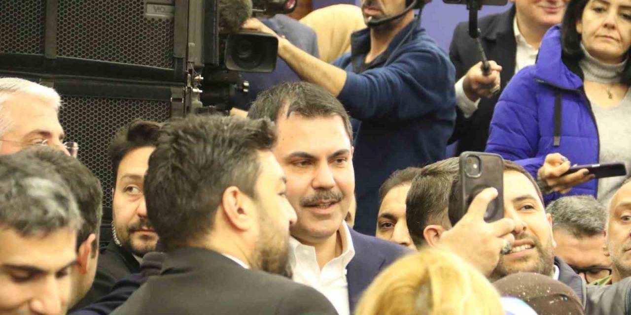 Ak Parti İbb Başkan Adayı Murat Kurum, Döner Kesip Gazetecilere İkram Etti