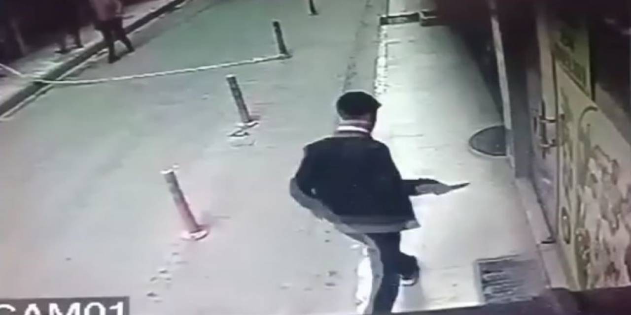 Elazığ’da Bir Şahıs Tartıştığı Kişiyi Bıçaklayıp Kaçtı: O Anlar Kamerada