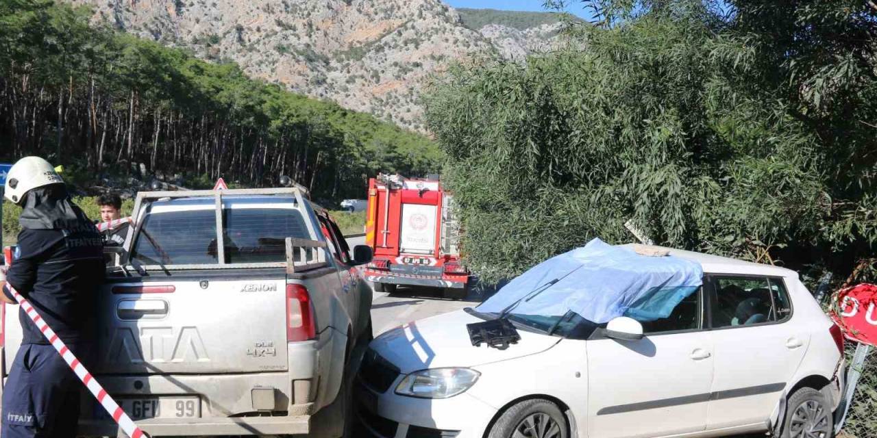 Piknik Yolundaki Feci Kazada 1 Kişi Öldü, Olay Yerine Koşan Kızı Gözyaşlarına Boğuldu