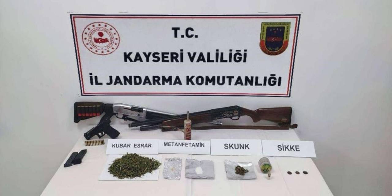 Operasyon Yapılan Evden Uyuşturucu, Silah Ve Tarihi Eser Ele Geçirildi