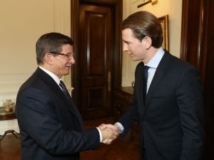Başbakan Davutoğlu, Avusturya Dışişleri Bakanı Kurz’u Kabul Etti