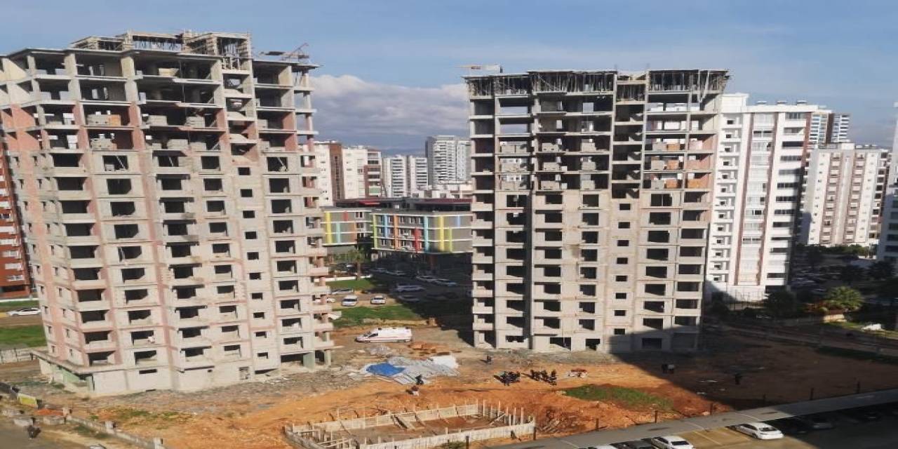 File Takmaya Çalışan İnşaat İşçisi 15. Kattan Düşerek Öldü