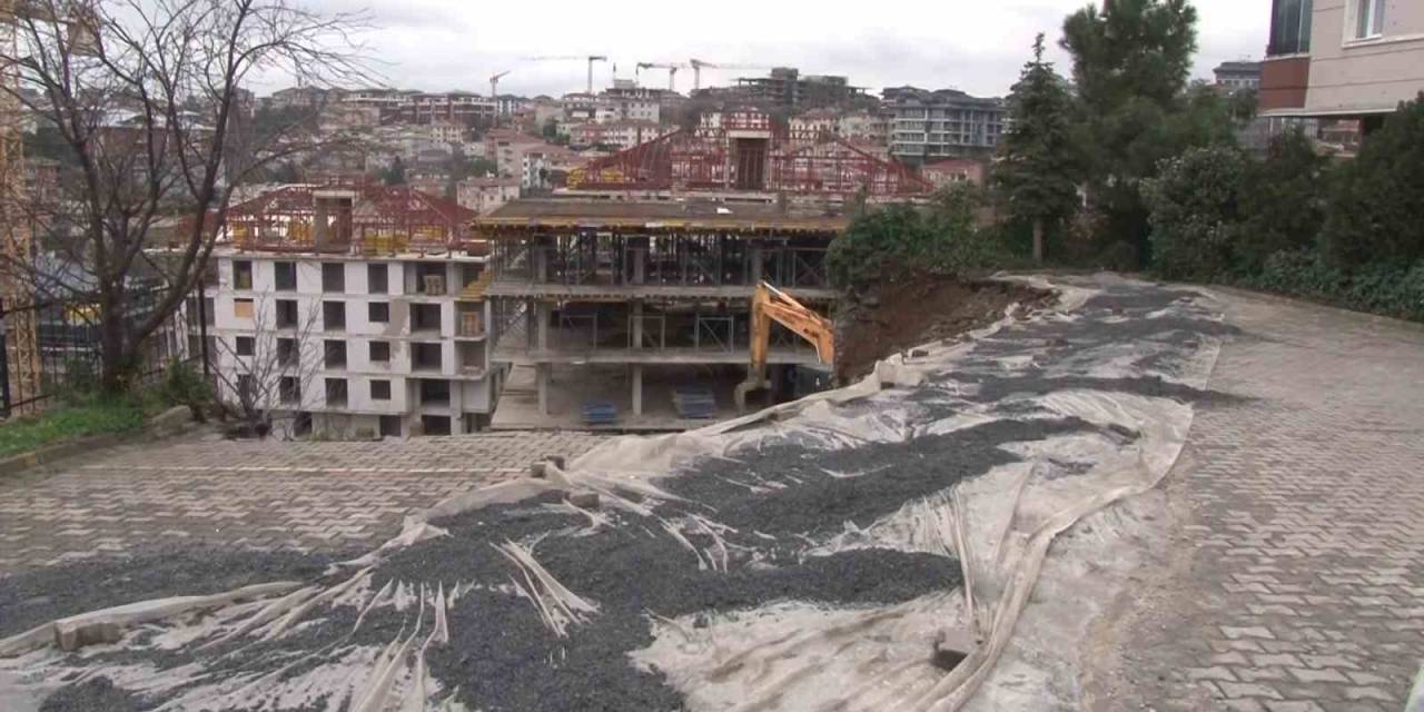 Üsküdar’da İstinat Duvarı Çöktü, Bir Apartman Tahliye Edildi