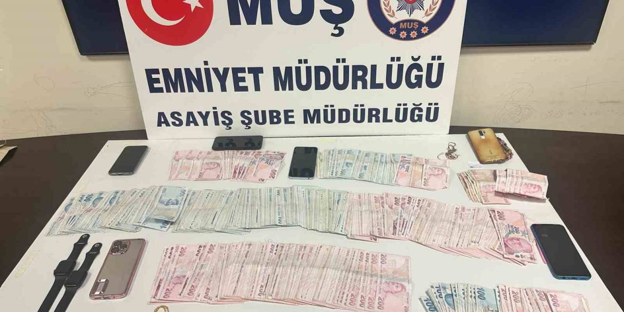 Muş’ta Kuyumcuya Sahte Altın Sattığı İddia Edilen 6 Kişi Yakalandı