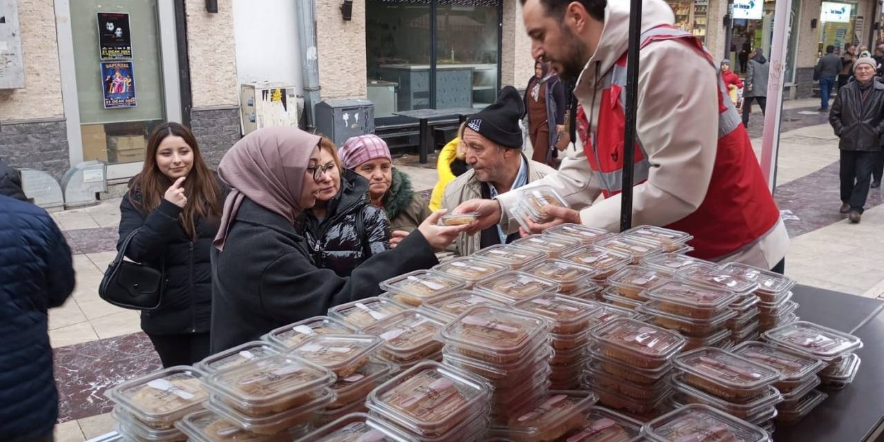Ordu’da 5 Bin Kişiye İrmik Helvası Dağıtıldı