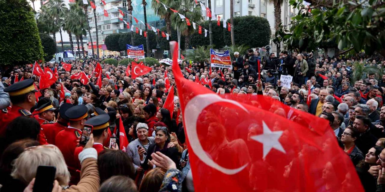 Yeniden Aday Gösterilen Adana Büyükşehir Belediye Başkanı Karalar, Vatandaşlarla Buluştu