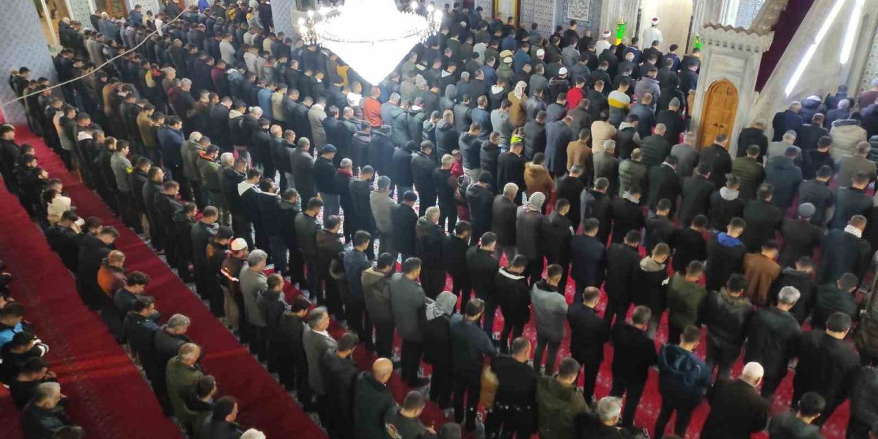 Şanlıurfa’da Regaip Kandili’nde Camiler Doldu Taştı