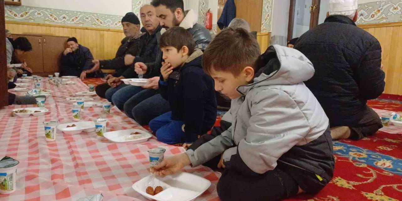 Düzce’de 113 Yıllık Kandil Geleneği