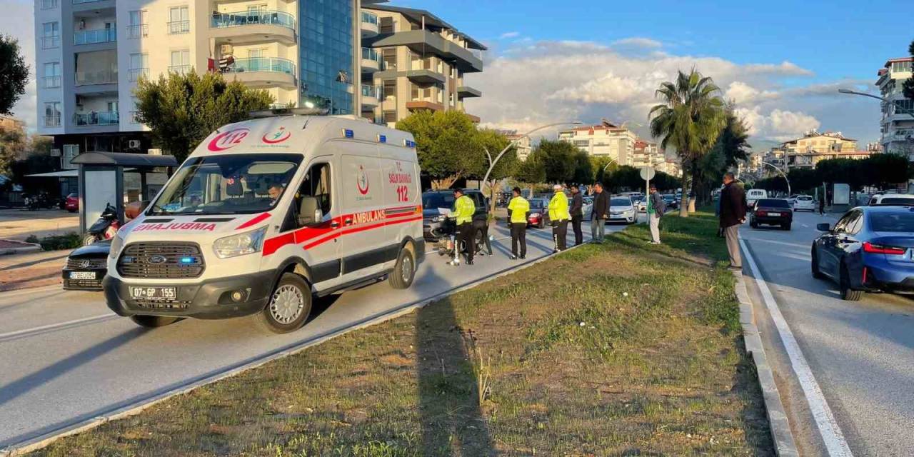 Kontrolden Çıkan Motosiklet Devrildi, Sürücü Yaralandı