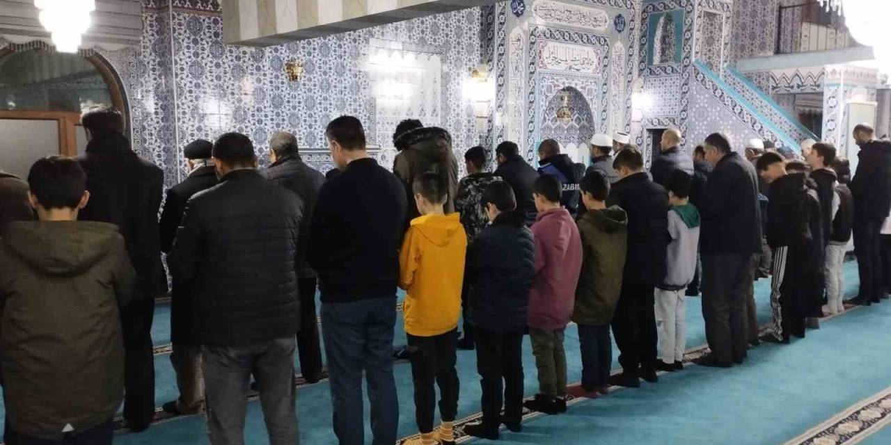 Varto’da Regaip Kandili Dualarla İdrak Edildi