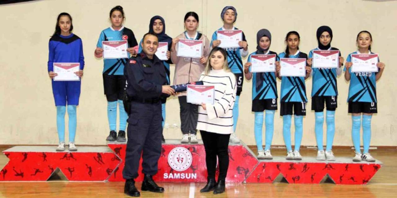 Vezirköprü’de 400 Öğrenciye Ödül