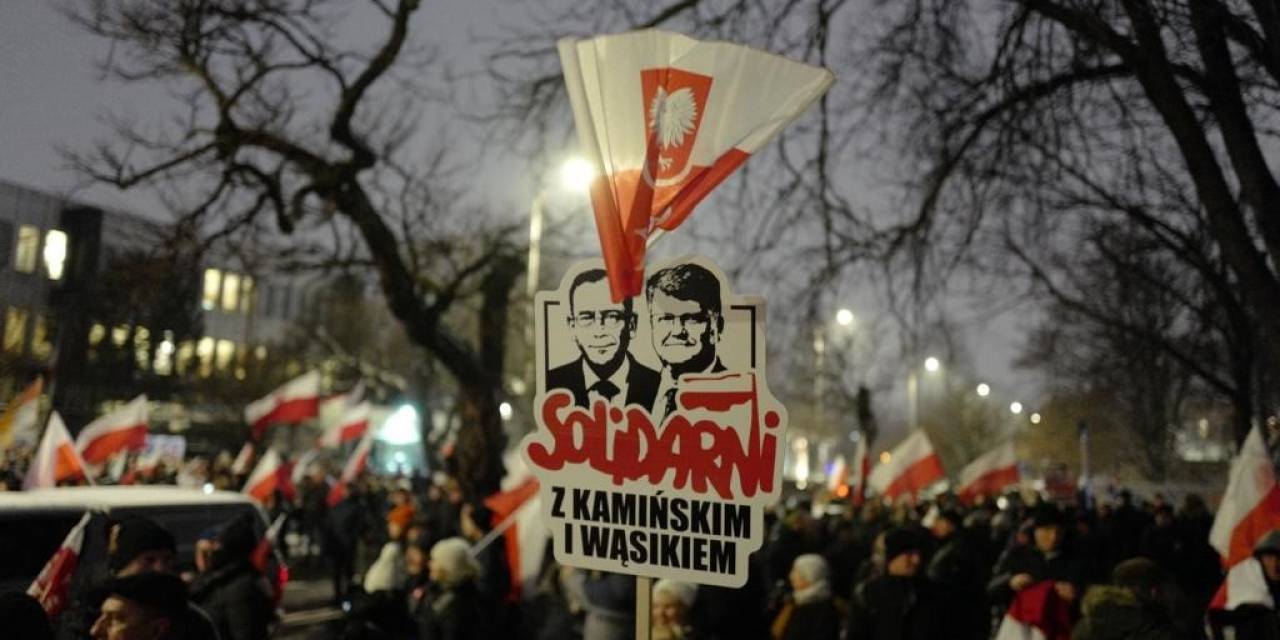 Polonya’da Eski İçişleri Bakanı Ve Yardımcısının Tutuklanmasının Ardından Muhalefet Sokağa İndi