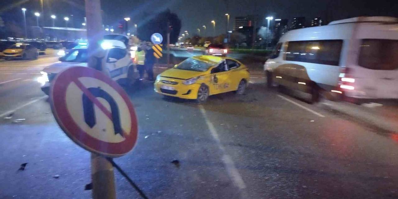 Pendik’te Ticari Taksi İle Otomobil Çarpıştı: 1 Yaralı