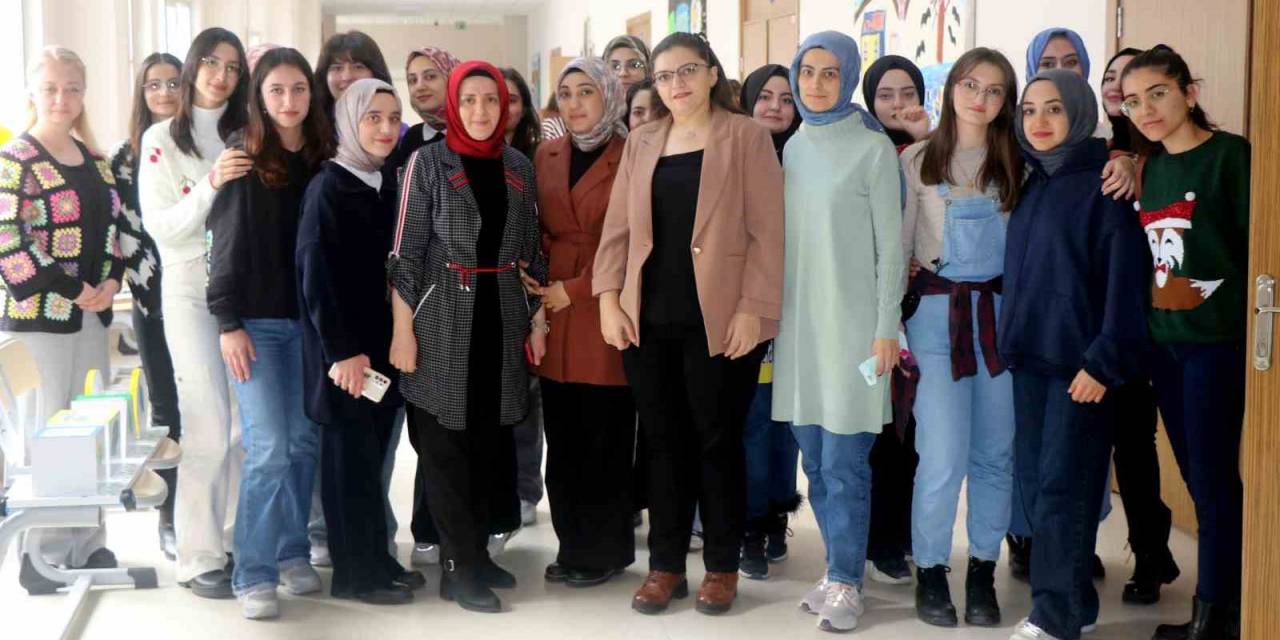 Türkiye’de Çok Fazla Eşi Bulunmayan Bu Sınıfta Minik Öğrencilere Masal Anlatılıyor