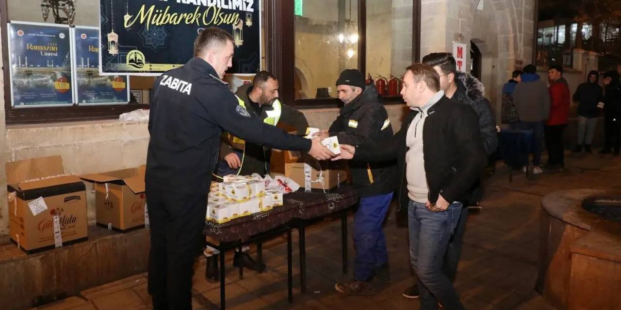 Zabıta Ekiplerinden Kandil Simidi Dağıtımı