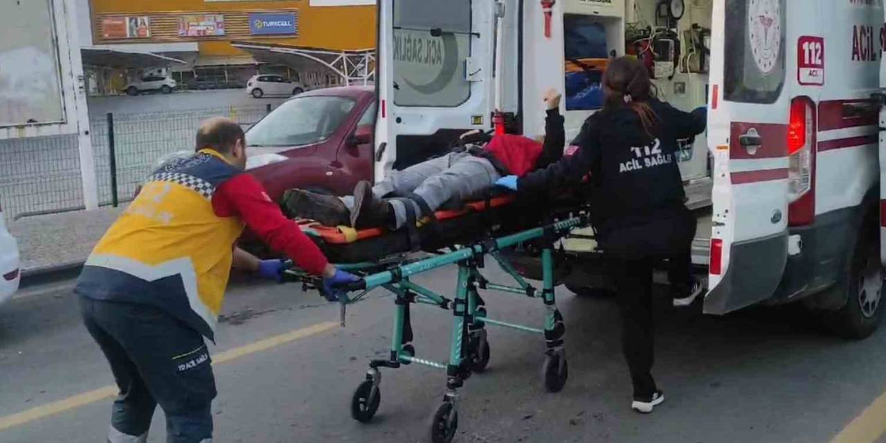 Önce Aniden Açılan Araba Kapısına Çarptı, Sonra Otomobilin Altında Kaldı