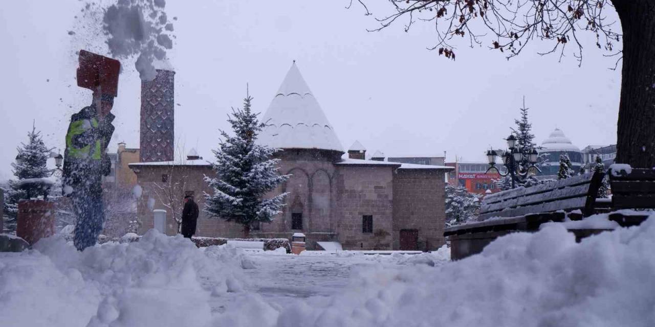 Erzurum Beyaza Büründü