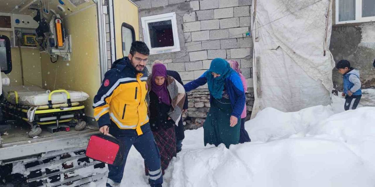 Ağrı’da Hamile Kadın Paletli Ambulansla Kurtarıldı